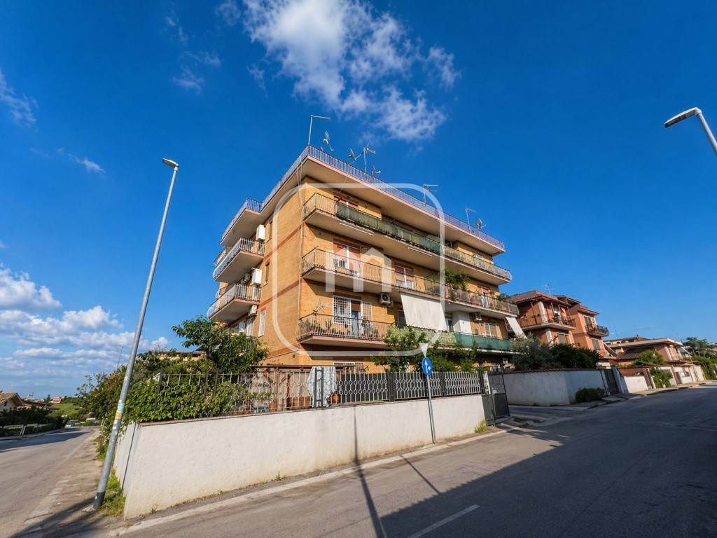 appartamento in vendita a Roma in zona Finocchio