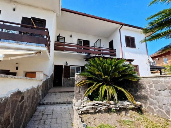 casa indipendente in vendita a Roma in zona Acilia