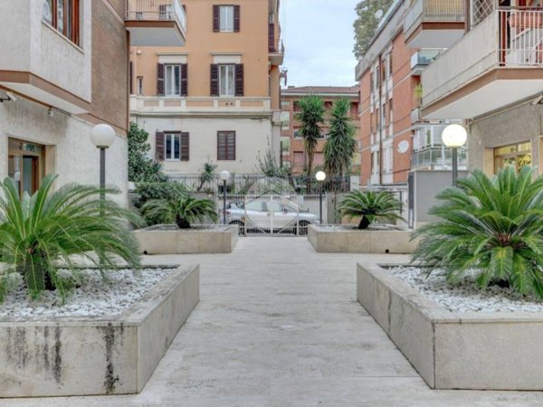 appartamento in vendita a Roma in zona Appio Latino