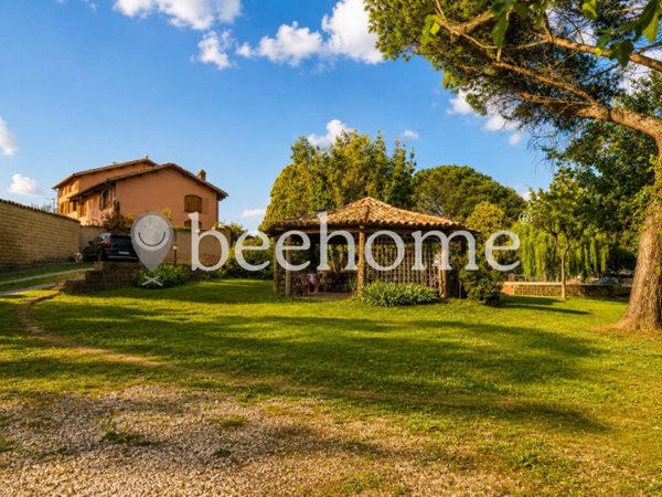 casa indipendente in vendita a Roma in zona Valle Muricana