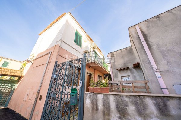 appartamento in vendita a Roma in zona Tuscolano