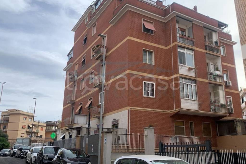 appartamento in vendita a Roma in zona Torrevecchia