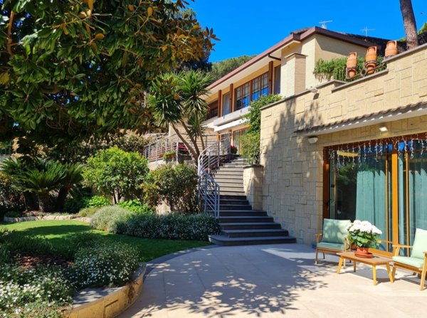 casa indipendente in vendita a Roma in zona EUR