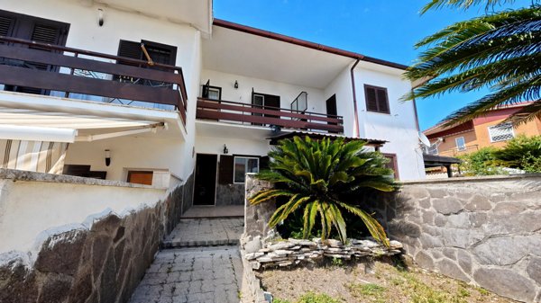 casa indipendente in vendita a Roma