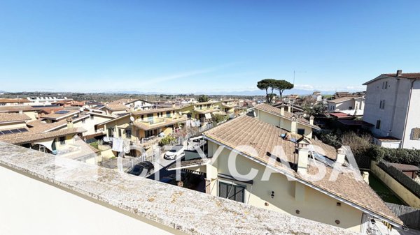 appartamento in vendita a Roma in zona Valle Muricana