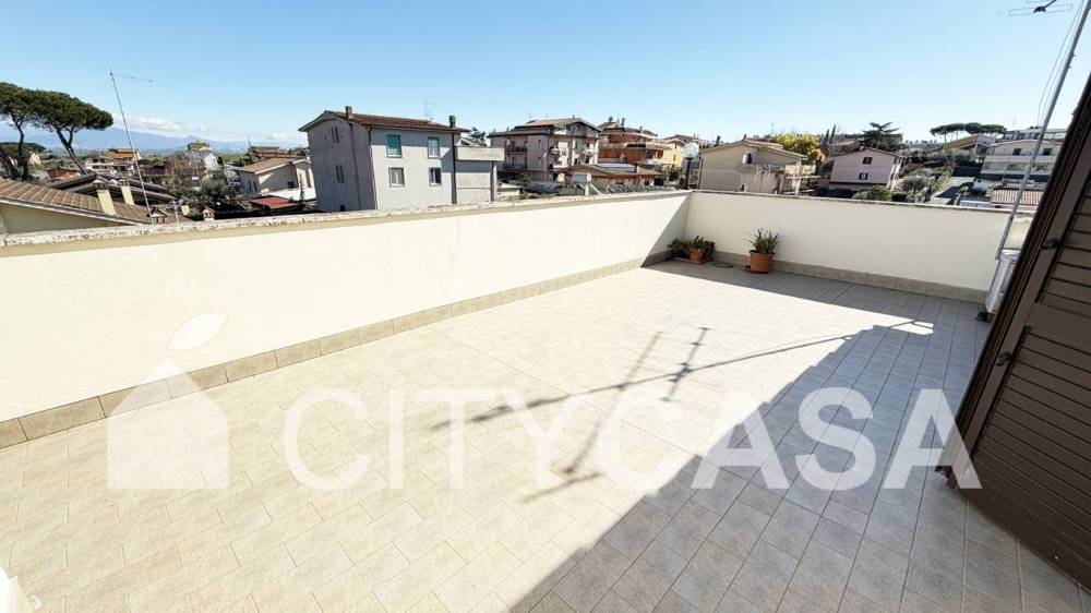 appartamento in vendita a Roma in zona Valle Muricana