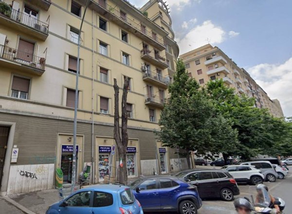 negozio in vendita a Roma in zona Appio Latino