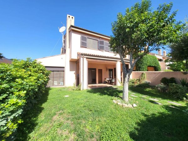 casa indipendente in vendita a Roma in zona Infernetto