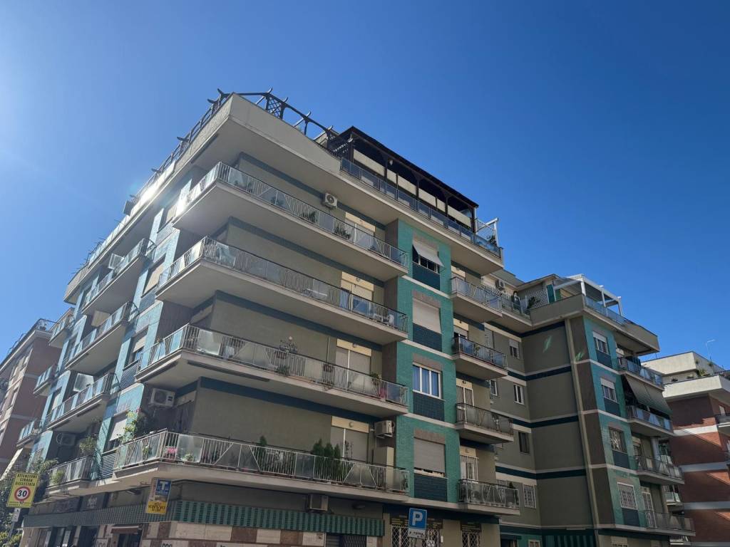 appartamento in vendita a Roma in zona Castel Fusano
