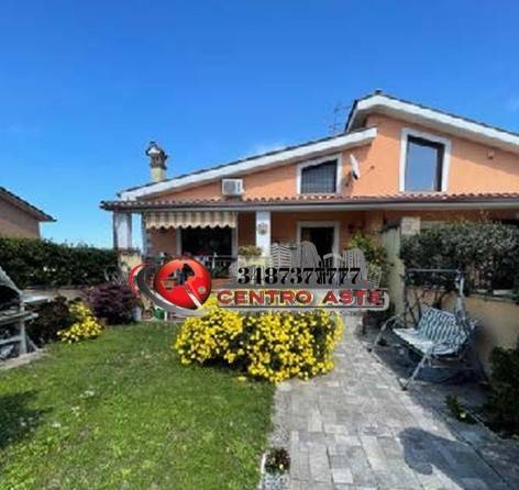 appartamento in vendita a Roma in zona Lunghezza