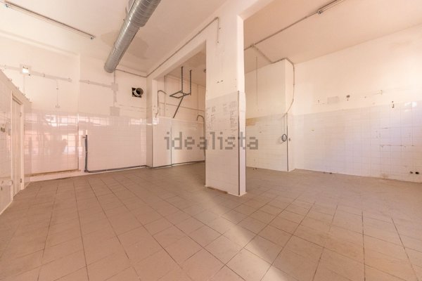 locale commerciale in vendita a Roma in zona Ardeatino