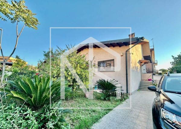 casa indipendente in vendita a Roma in zona Colle Prenestino