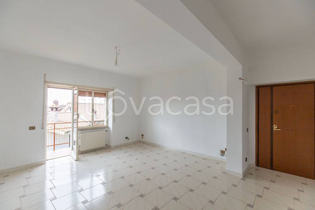 appartamento in vendita a Roma in zona Lunghezza