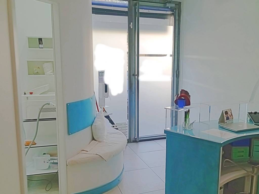 negozio in vendita a Roma in zona Ardeatino