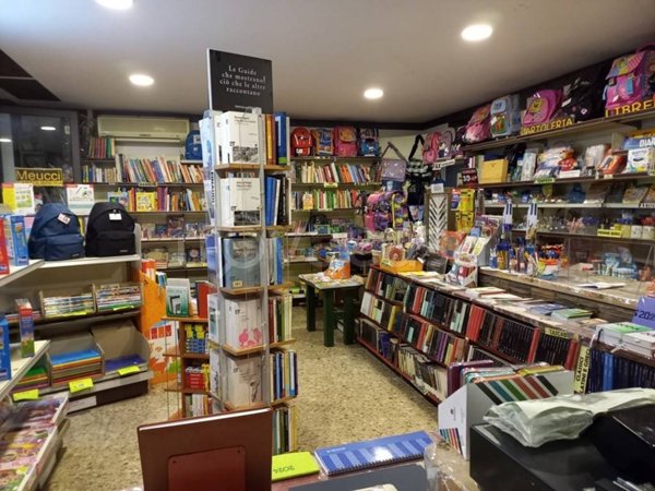negozio in vendita a Roma in zona Ostia