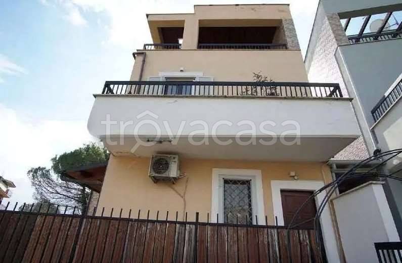 casa indipendente in vendita a Roma in zona Lunghezza