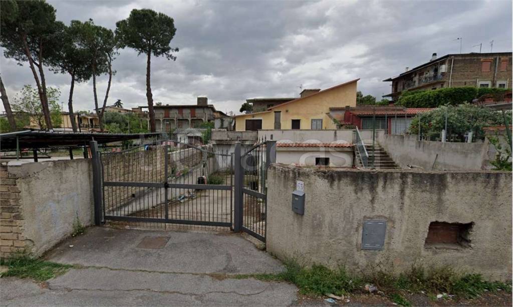 appartamento in vendita a Roma in zona Fosso di San Giuliano