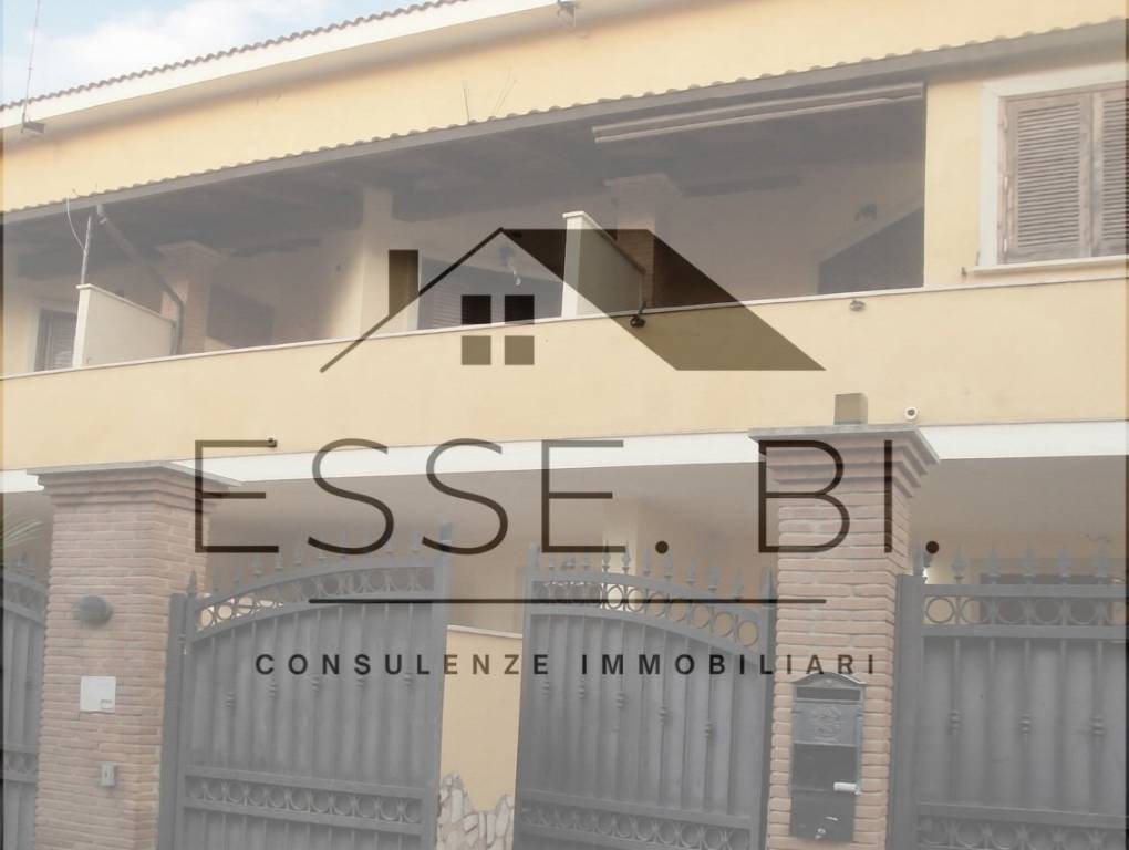 casa indipendente in vendita a Roma in zona Ostia Antica