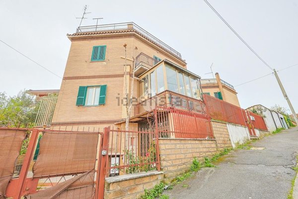 appartamento in vendita a Roma in zona Corviale