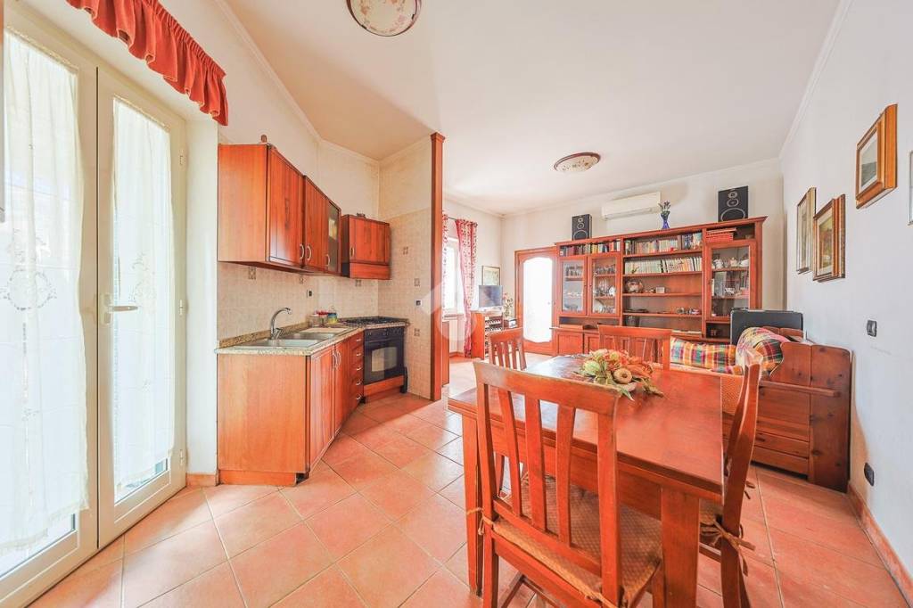 appartamento in vendita a Roma in zona Corviale