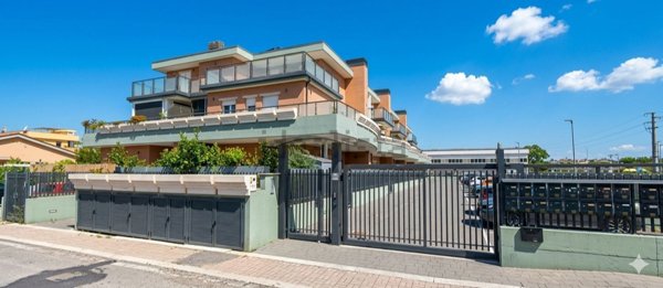 appartamento in vendita a Roma in zona Ostia Antica