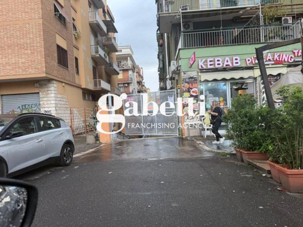 negozio in vendita a Roma in zona Prenestino-Centocelle