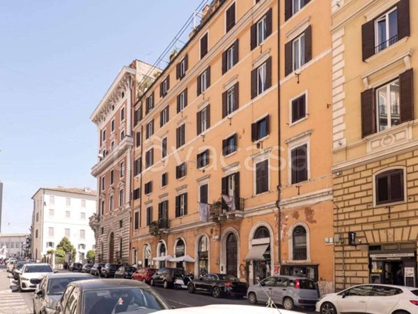 appartamento in vendita a Roma in zona Trevi-Colonna