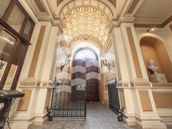 appartamento in vendita a Roma in zona Parione/Sant'Eustachio