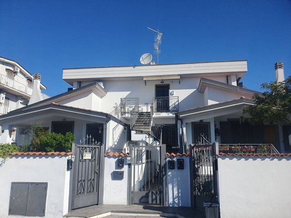 appartamento in vendita a Roma in zona Tor Bella Monaca