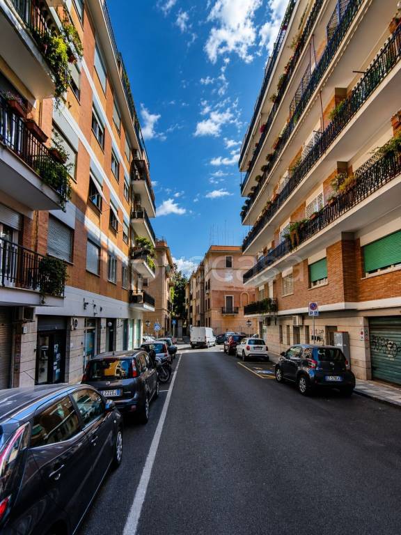 negozio in vendita a Roma in zona Della Vittoria