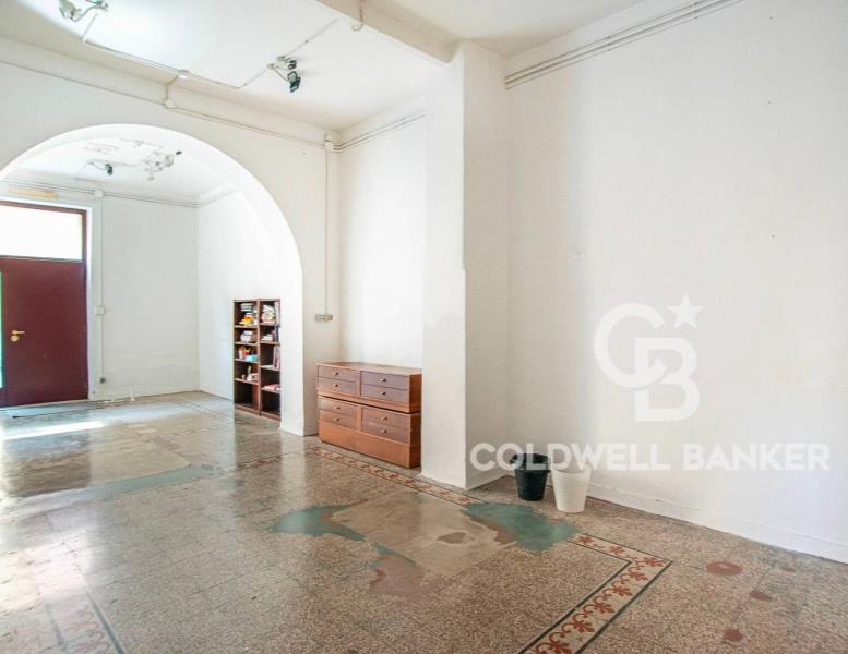 locale commerciale in vendita a Roma in zona Tuscolano