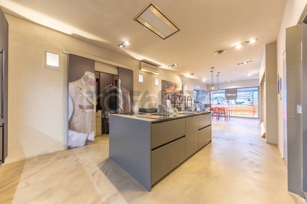 negozio in vendita a Roma in zona Aurelio