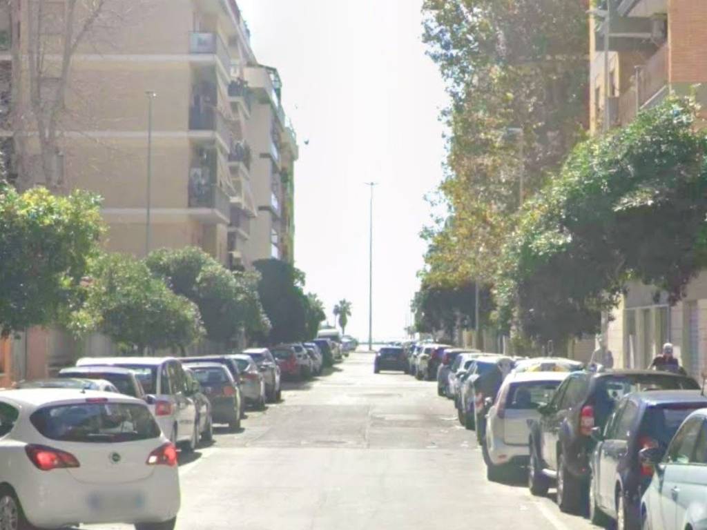 negozio in vendita a Roma in zona Ostia