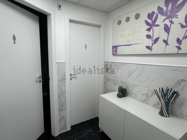 ufficio in vendita a Roma in zona Ardeatino