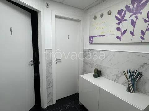 ufficio in vendita a Roma in zona Ardeatino
