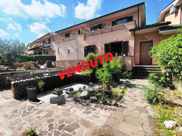 casa indipendente in vendita a Roma in zona Acilia