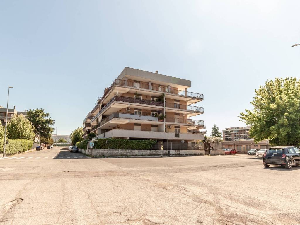 appartamento in vendita a Roma in zona Sette Bagni