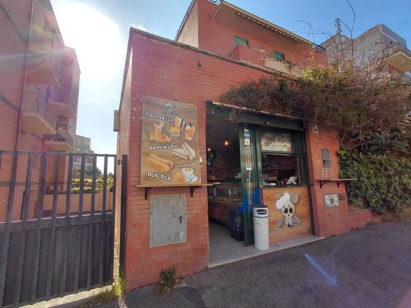 negozio in vendita a Roma in zona Ostia