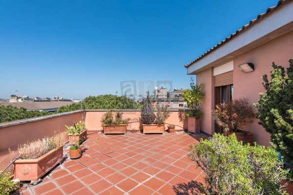 appartamento in vendita a Roma in zona Ardeatino