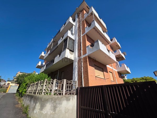 appartamento in vendita a Roma in zona Acilia