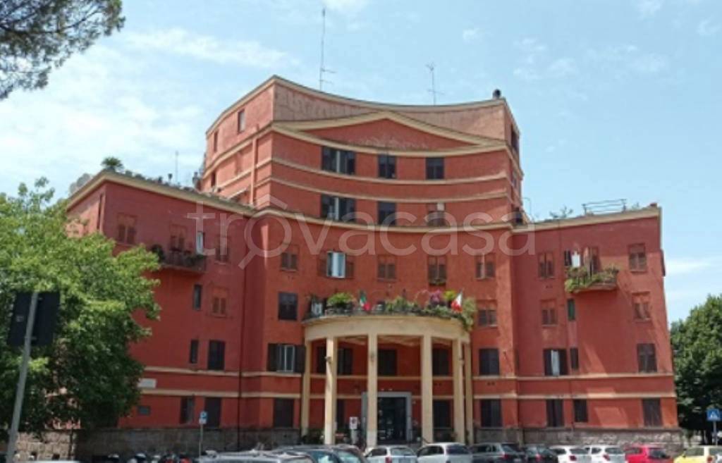 appartamento in vendita a Roma in zona Ostiense
