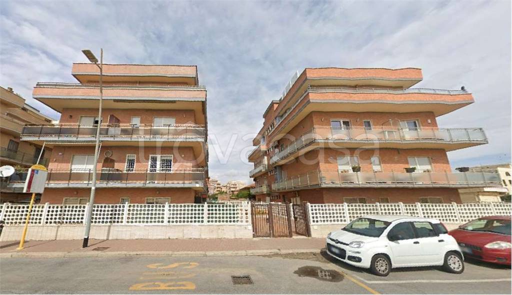 appartamento in vendita a Roma in zona Ostia