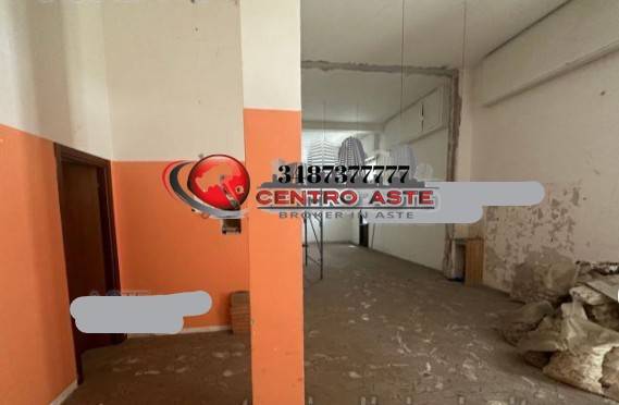 locale commerciale in vendita a Roma in zona Portuense