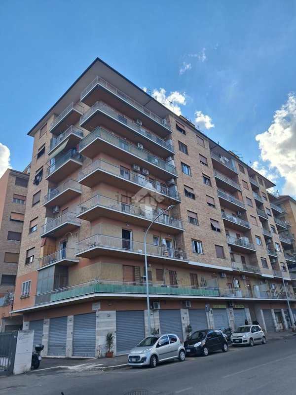 appartamento in vendita a Roma in zona Tuscolano