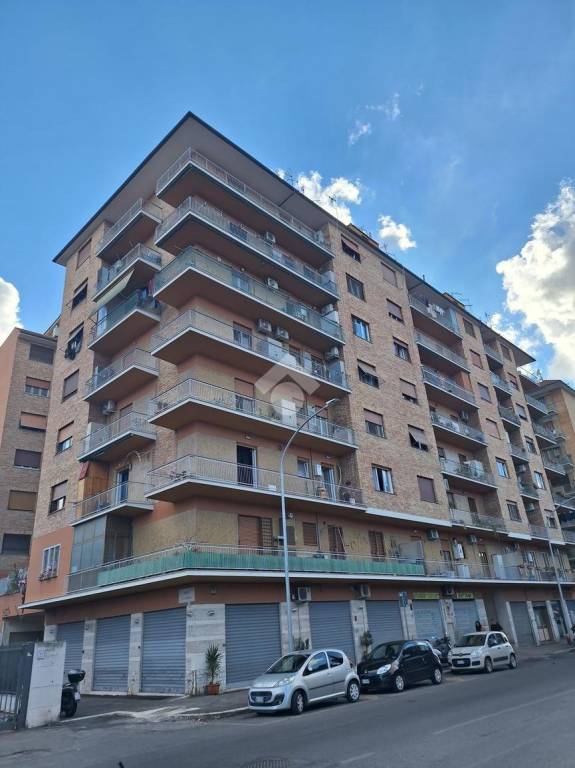 appartamento in vendita a Roma in zona Tuscolano