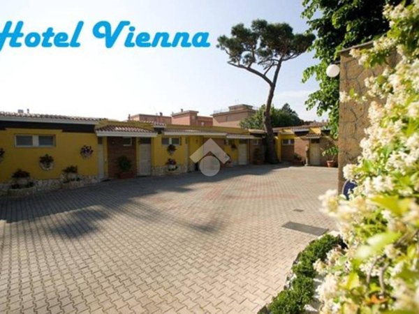 locale di sgombero in vendita a Roma in zona Romanina