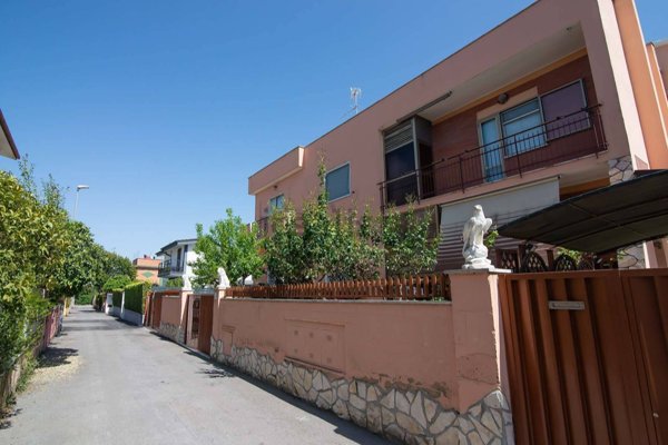 casa indipendente in vendita a Roma in zona Longarina