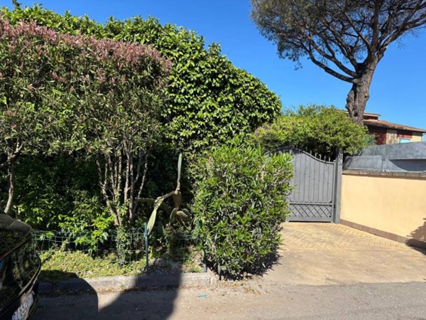 casa indipendente in vendita a Roma in zona Infernetto