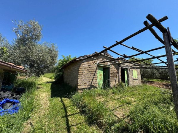 locale commerciale in vendita a Roma in zona Lunghezza