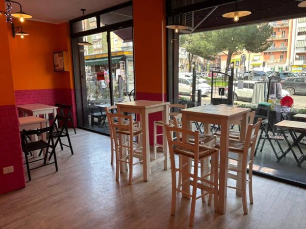 negozio in vendita a Roma in zona Appio Latino